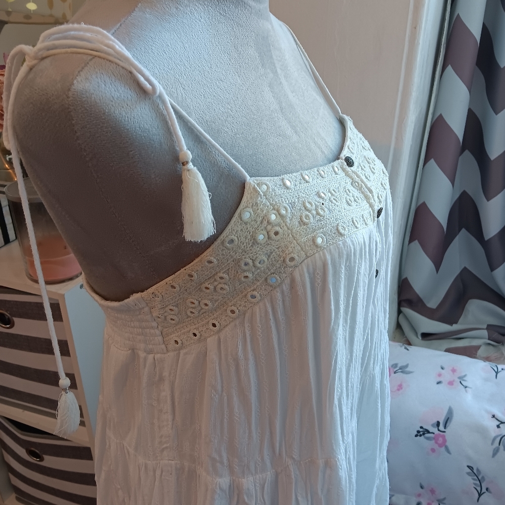 White  gauzy mini adjustable sundress American Eagle with embroidery and sequins